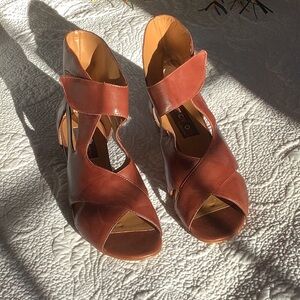 Everybody by BZ Moda. Beautiful all leather sandals.